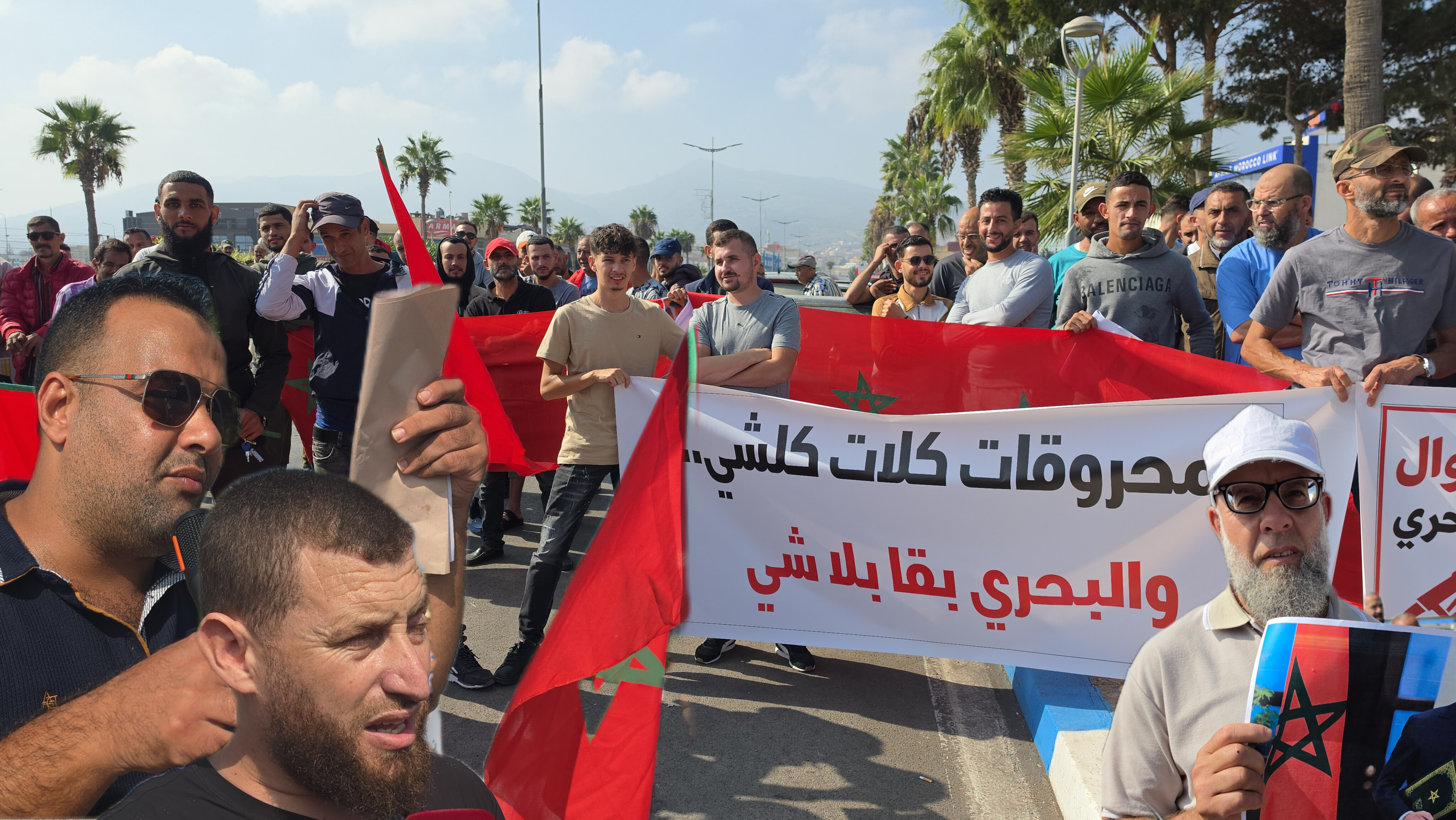 بني أنصار.. وقفة احتجاجية جديدة لبحارة الصيد بالجر للمطالبة بتسقيف أسعار المحروقات+فيديو